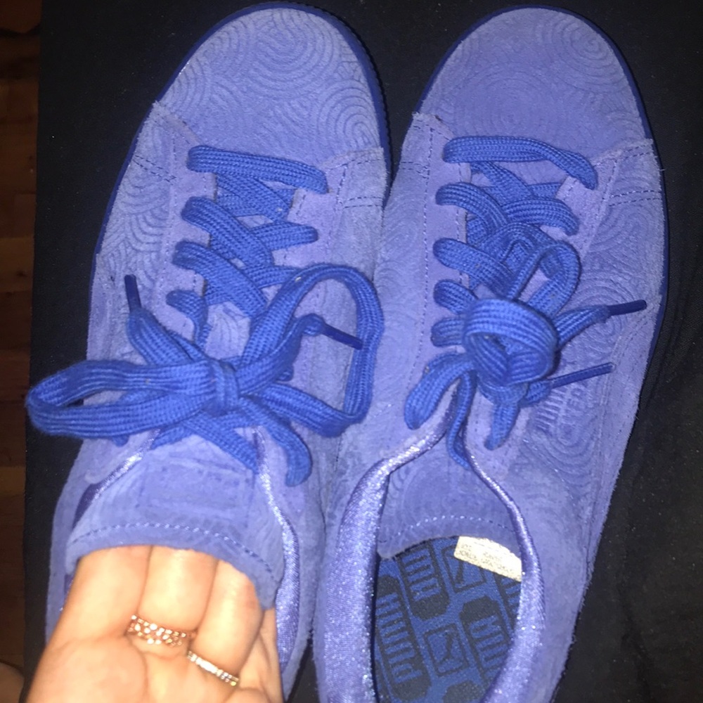 Blue puma suede sneaker